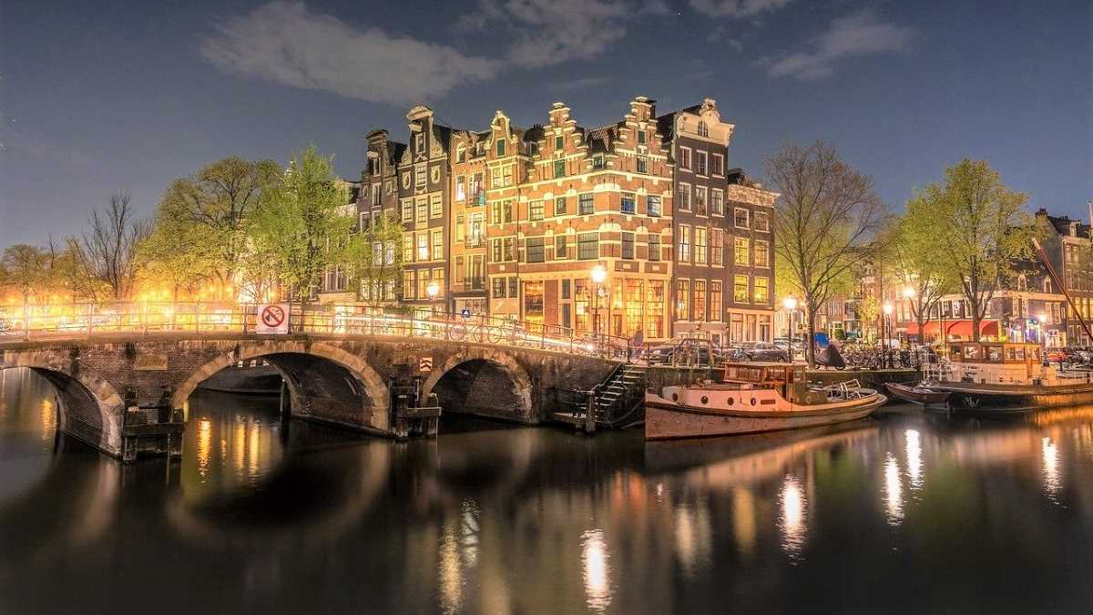 croisière canaux Amsterdam la nuit