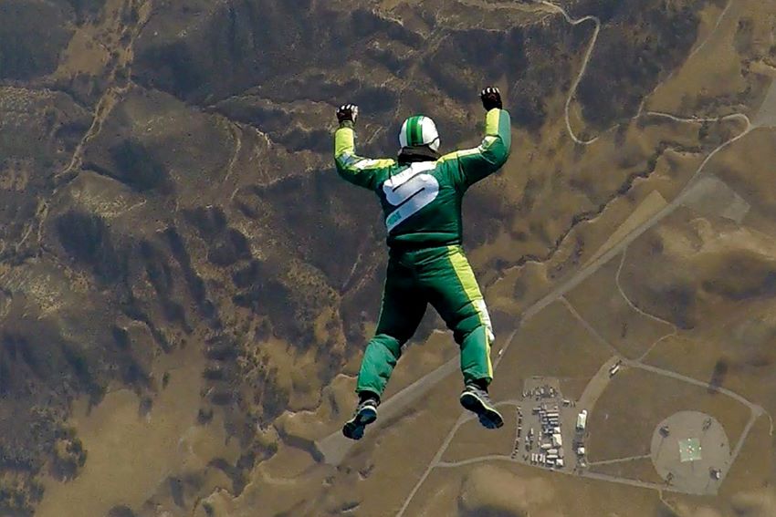 saut sans parachute Luke Aikins