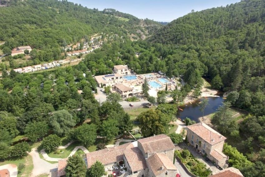 Camping RCN La Bastide - 5 étoiles en Ardèche avec piscine