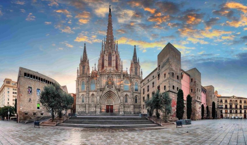 La cathédrale Sainte-Croix - Le Quartier gothique de Barcelone